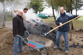 Ernten der Holzkohle